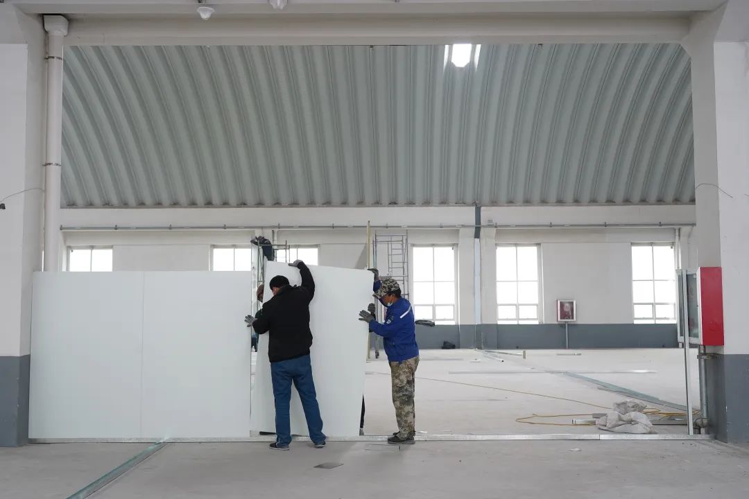 疫情就是命令，潔凈板材廠家宏鑫源緊急馳援多地方艙醫(yī)院建設(shè)(圖7)