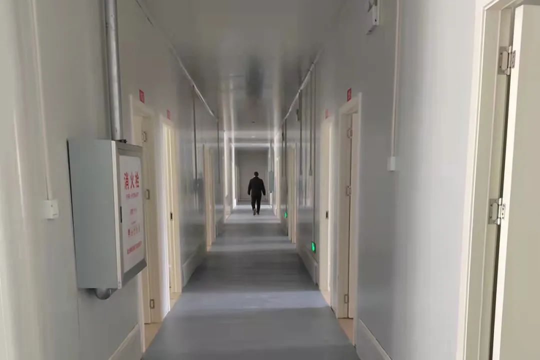 疫情就是命令，潔凈板材廠家宏鑫源緊急馳援多地方艙醫(yī)院建設(shè)(圖15)