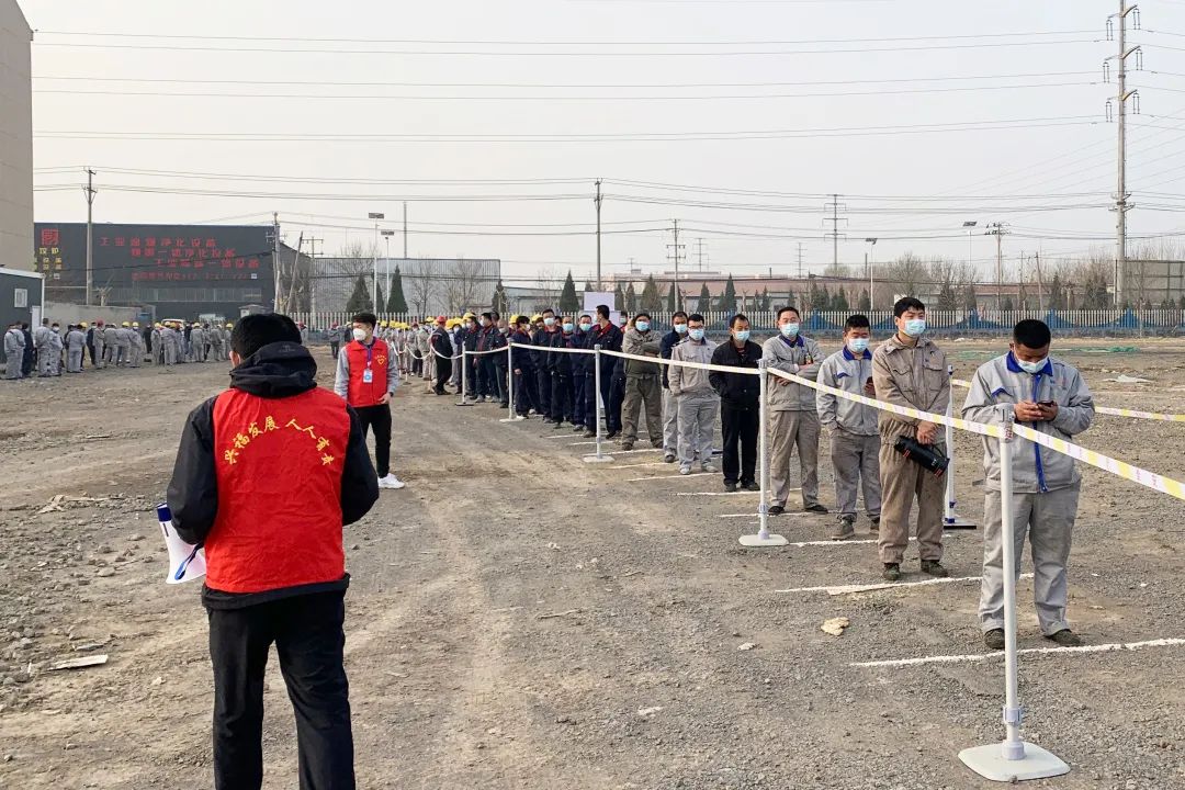 同心同力齊抗疫-聚氨酯彩鋼板廠家宏鑫源全員核酸檢測(cè)有序進(jìn)行(圖6)