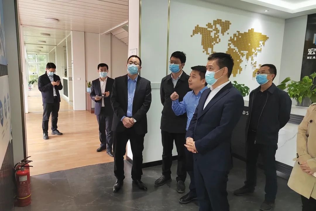 重慶市永川區(qū)委常委、副區(qū)長宋文到訪凈化彩鋼夾芯板廠家宏鑫源重慶金諾公司調(diào)研工作(圖1)